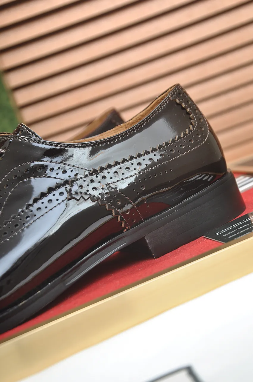 Men's shoes💰660💶 Brand: GUCCI (Gucci) Standard code: Men's code 39/44 (45/46 can be customized) Grade: Same as the official website Original quality Material: Original cowhide Water-dyed cowhide lining Original rubber outsole Style category: Men's fashionable casual leather shoes Distinguished big-name luxury elements top luxury Color: Actual picture